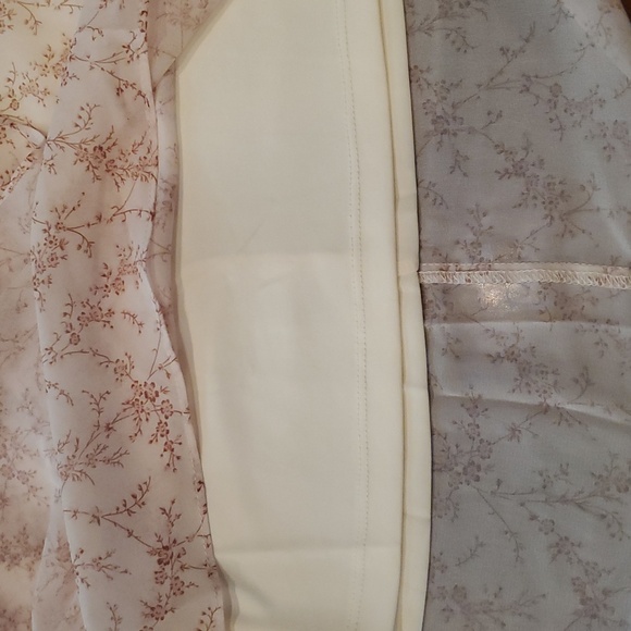 Promesa Floral Faux Wrap Dress with Buckle. Size Medium - Picture 6 of 8